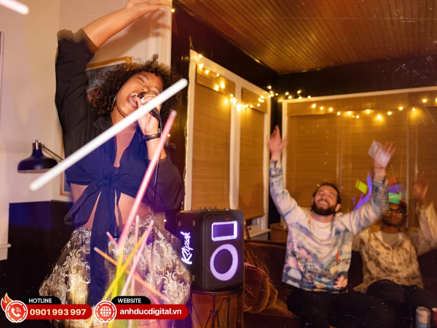 Klipsch Vegas được trang bị hệ thống đ&egrave;n RGB với 6 chế độ kh&aacute;c nhau v&agrave; t&iacute;ch hợp hiệu ứng DJ