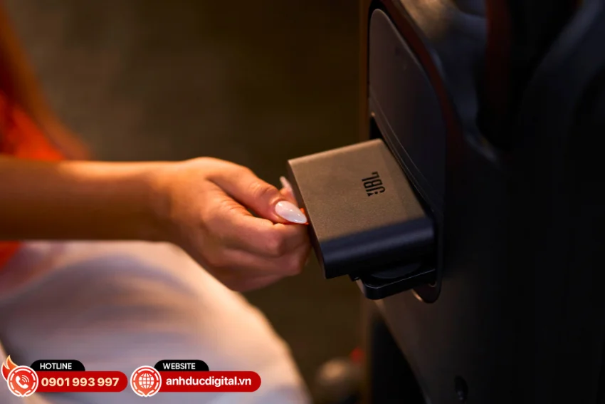 JBL PartyBox Stage 330 được trang bị viên pin JBL Battery 400 Li-ion dung lượng 68Wh