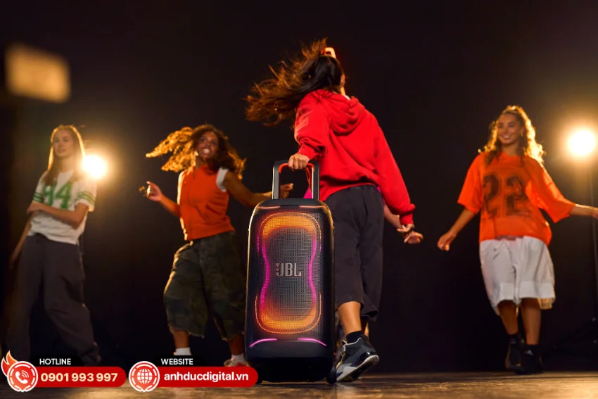 PartyBox 330 được thiết kế hướng đến khả năng di chuyển linh hoạt