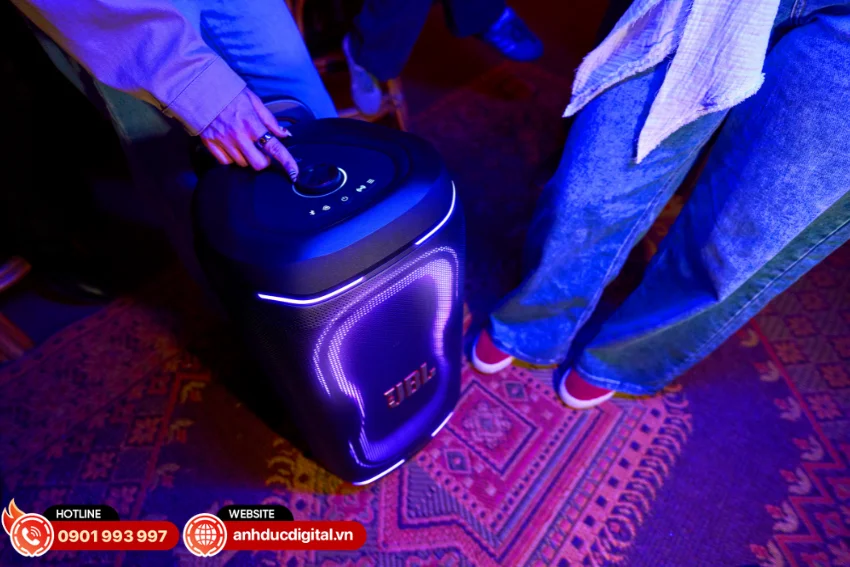 PartyBox 330 được tích hợp công nghệ JBL Auracast™ cho phép kết nối với nhiều mẫu loa JBL