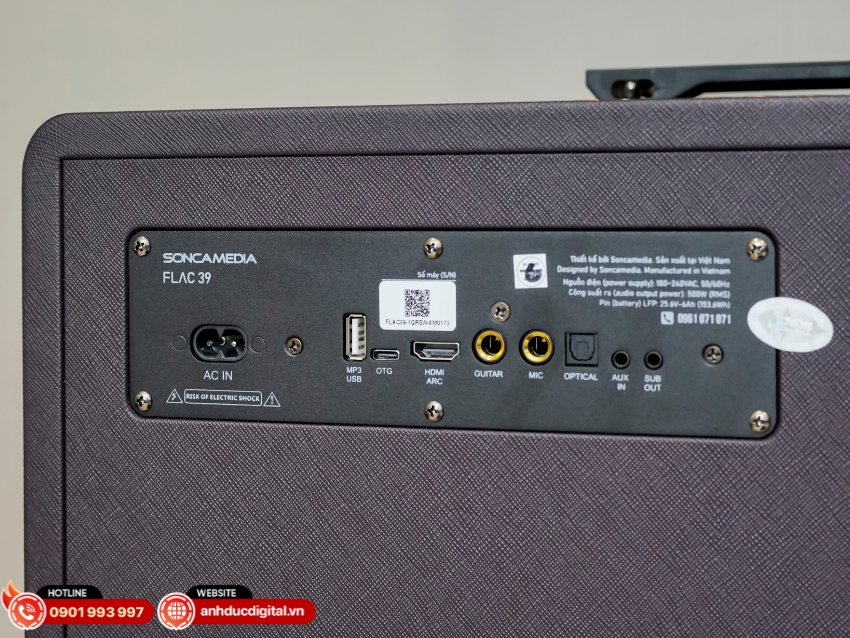 Loa karaoke xách tay Soncamedia FLAC 39 được trang bị đầy đủ các cổng kết nối