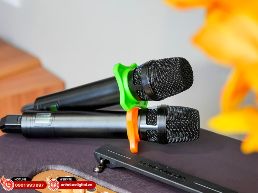 Acnos FLAC 39 đi kèm micro không dây được tích hợp cảm biến thông minh