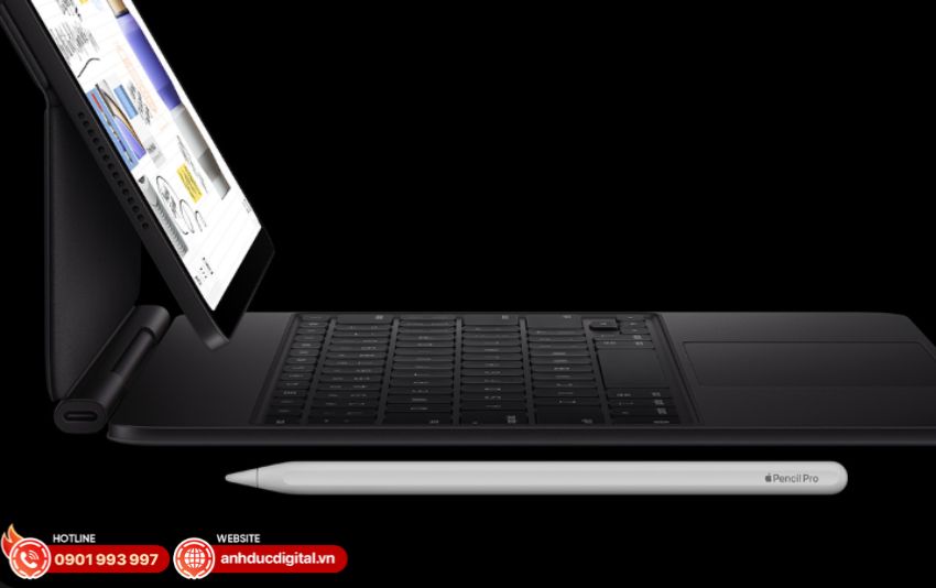 Apple Pencil Pro và Magic Keyboard cho iPad Pro M5