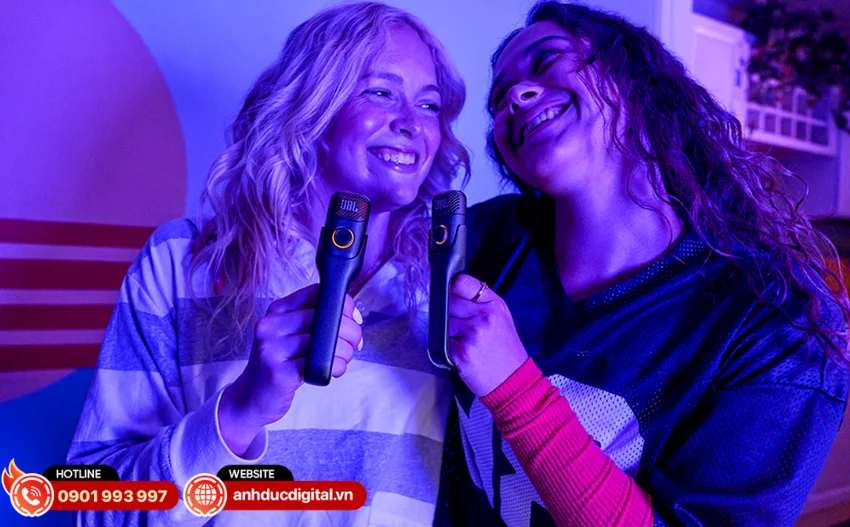 JBL EasySing Mic Mini t&iacute;ch hợp c&ocirc;ng nghệ AI Vocal Removal gi&uacute;p loại bỏ giọng h&aacute;t gốc trong b&agrave;i h&aacute;t