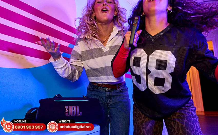JBL EasySing Mic Mini t&iacute;ch hợp c&ocirc;ng nghệ AI Sound Boost gi&uacute;p tăng cường v&agrave; l&agrave;m nổi bật giọng h&aacute;t