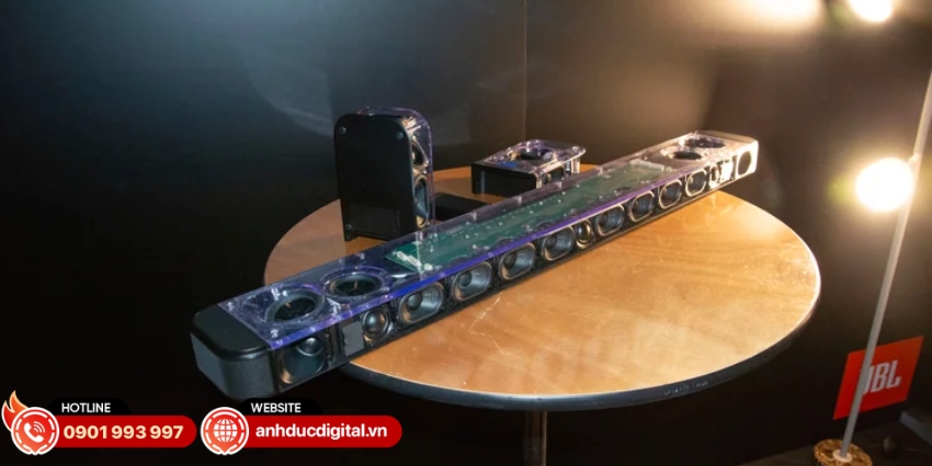 Hệ thống subwoofer kh&ocirc;ng d&acirc;y của JBL Bar 1300MK2 được trang bị 2 củ loa 8 inch