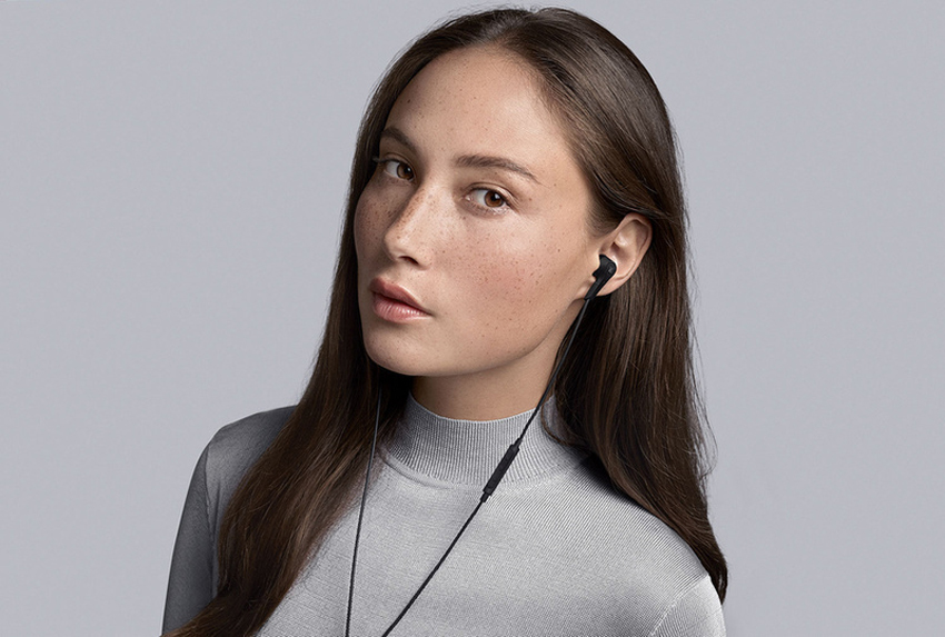 BeoPlay E4 16