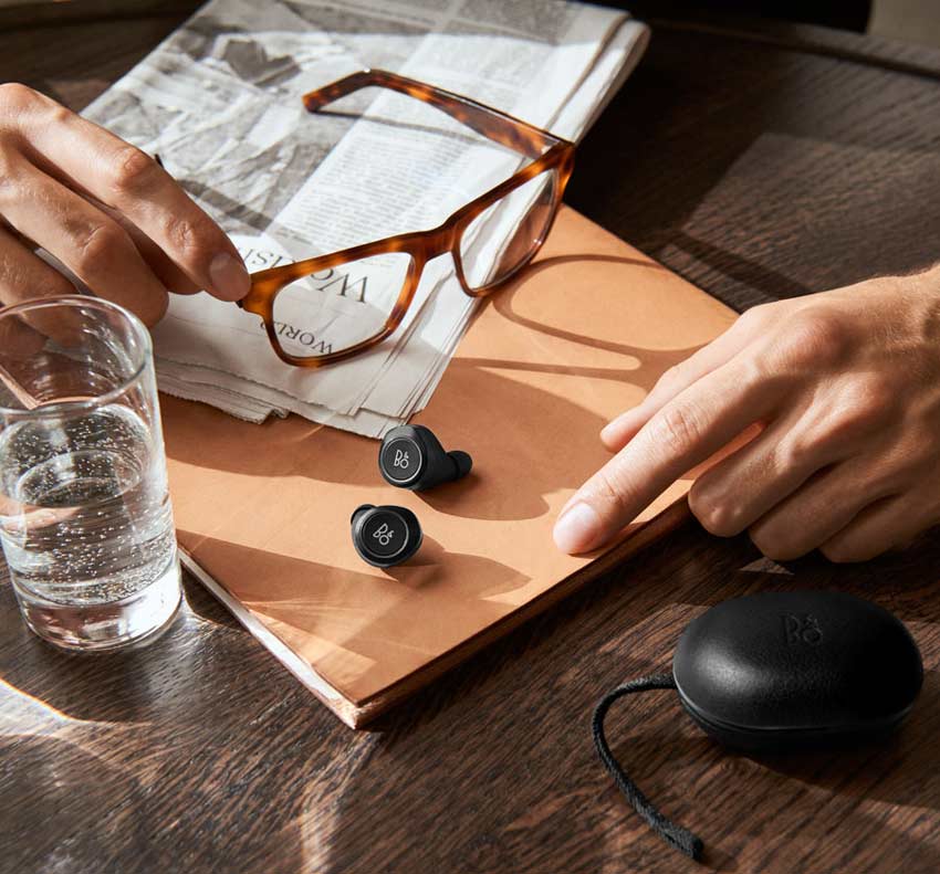 B&O BeoPlay E8 06