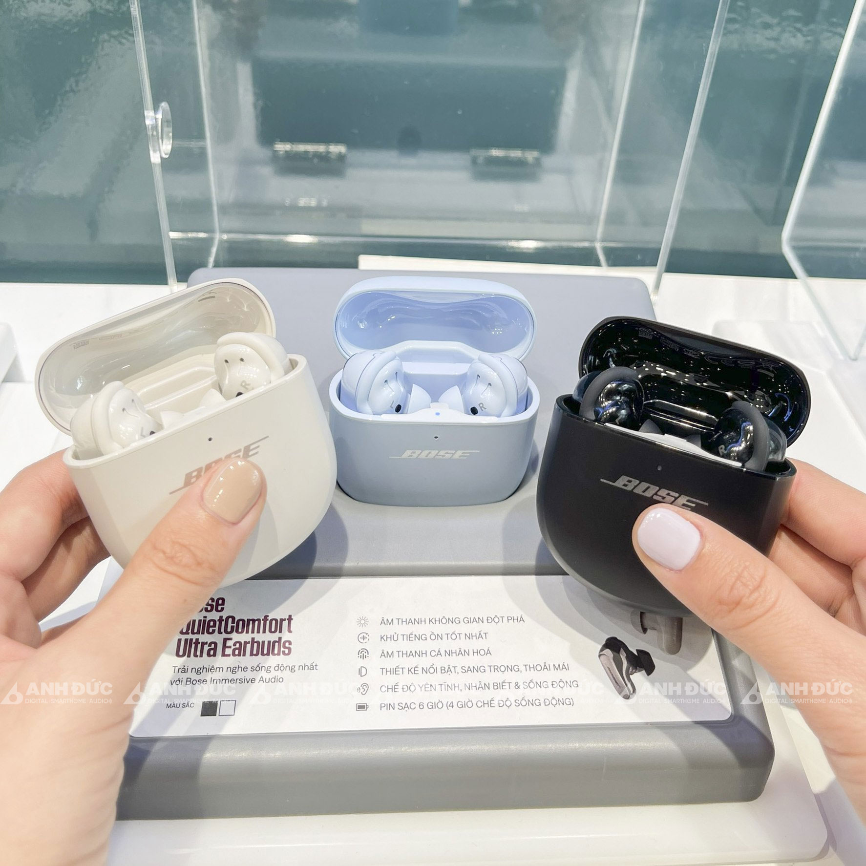 Bose-QuietComfort-Ultra-Earbuds--Moonstone-Blue-02