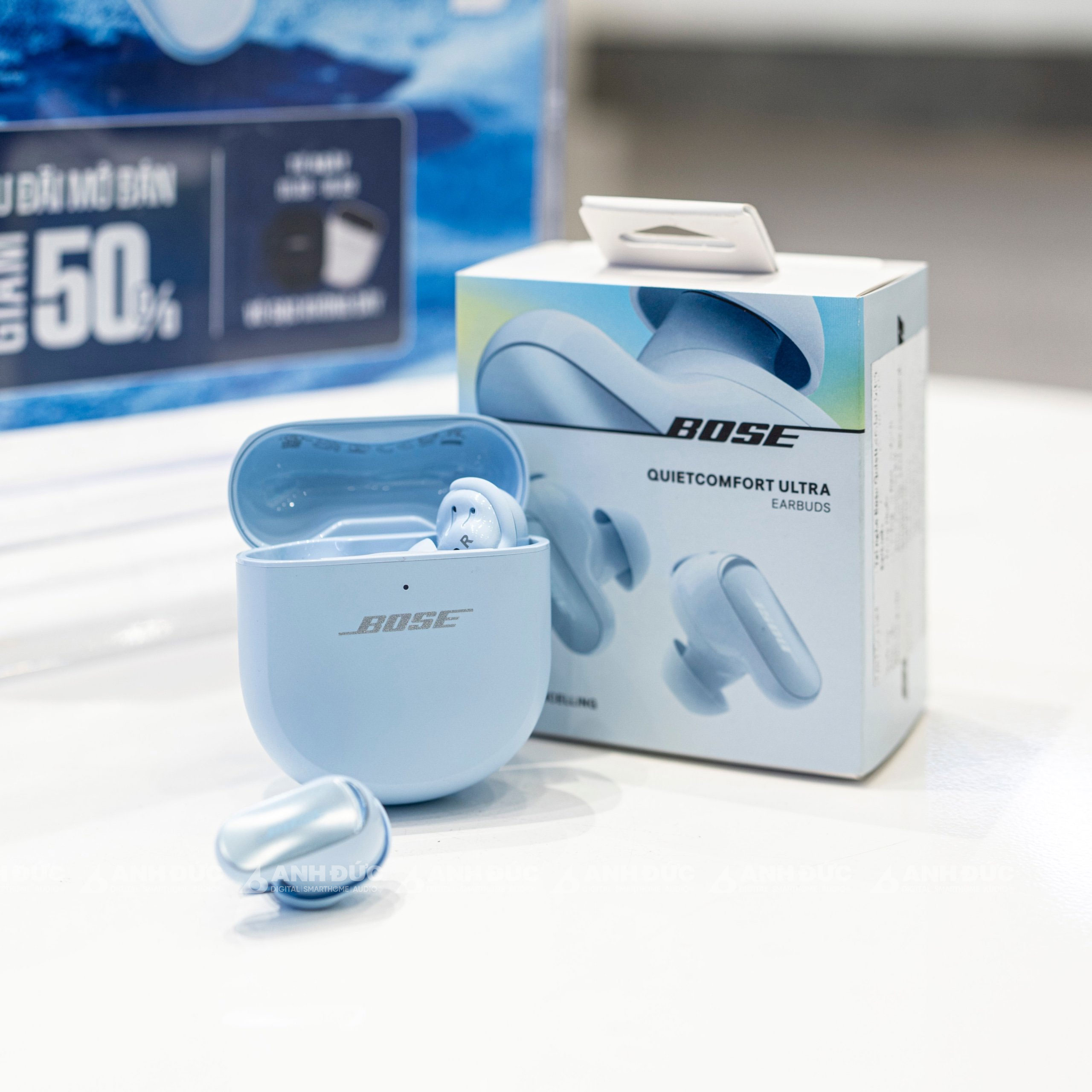Bose-QuietComfort-Ultra-Earbuds--Moonstone-Blue-05
