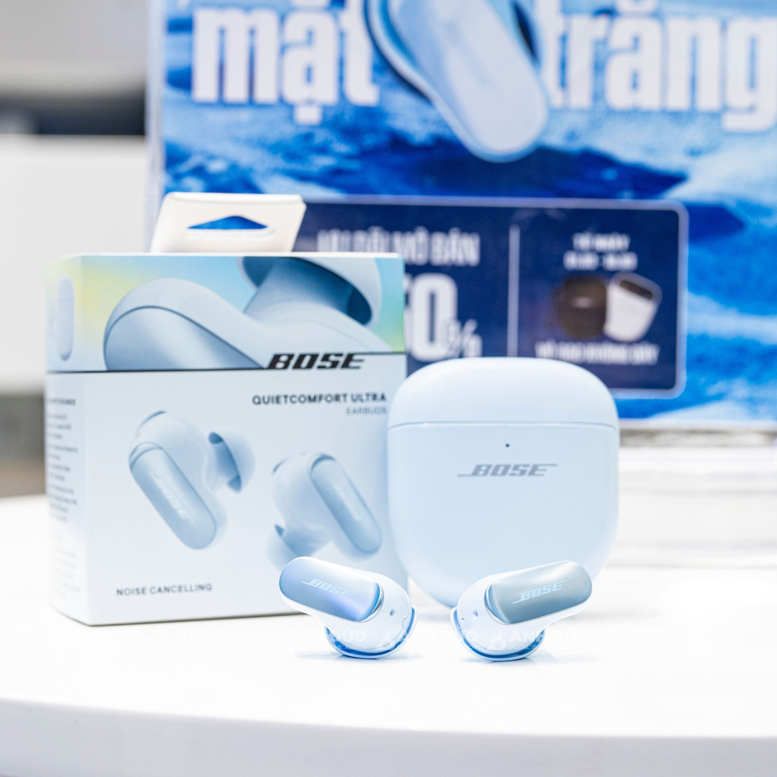 Bose-QuietComfort-Ultra-Earbuds--Moonstone-Blue-06