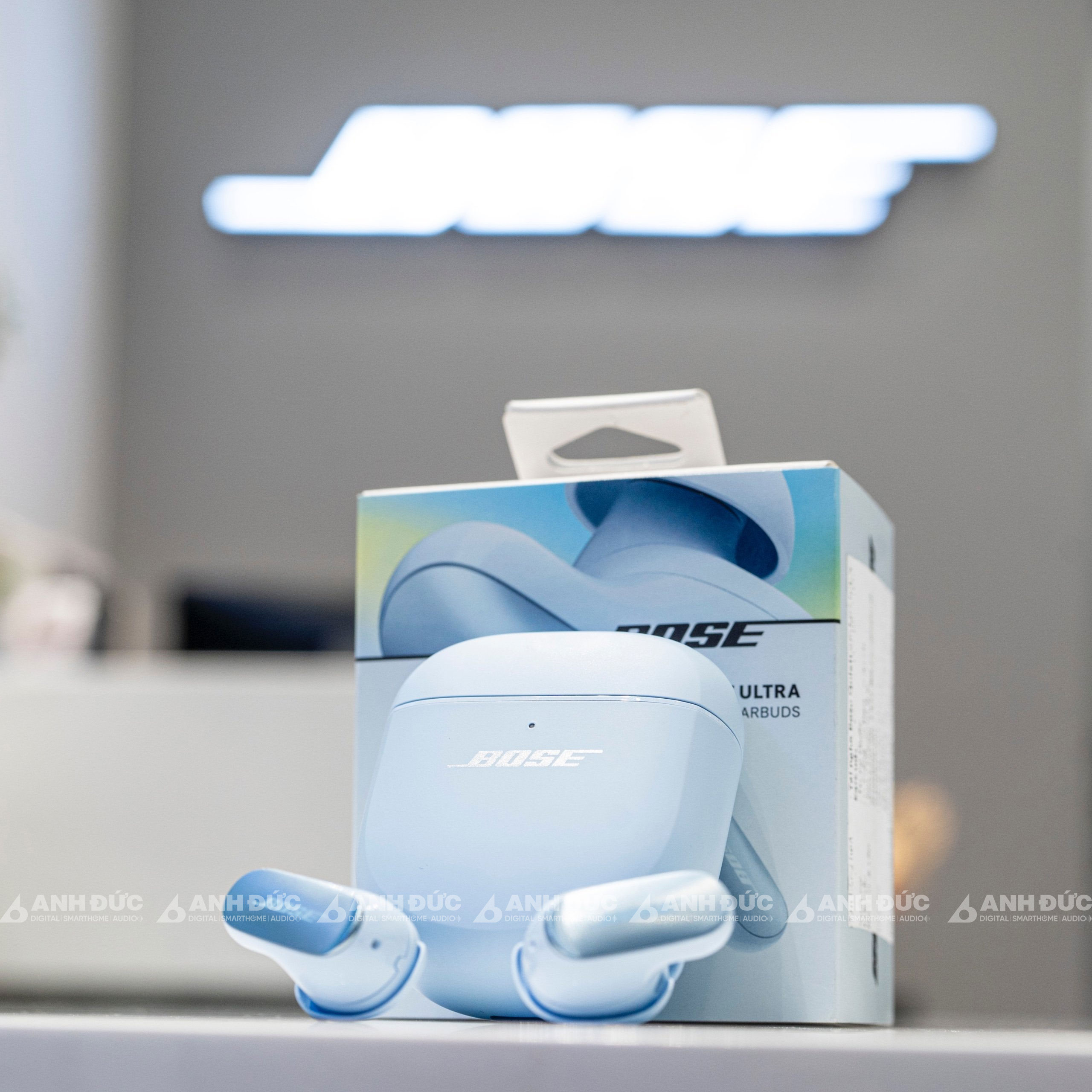 Bose-QuietComfort-Ultra-Earbuds--Moonstone-Blue-07