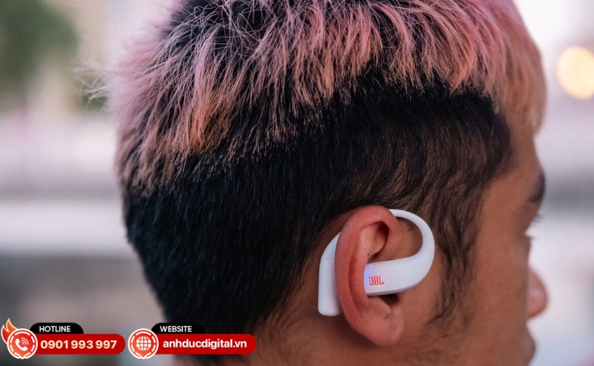 Tai nghe JBL Endurance Zone có 4 micro giúp thu giọng nói hiệu quả