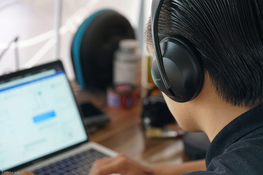 Bose Noise Cancelling Headphones 700 16