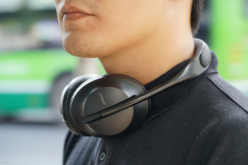 Bose Noise Cancelling Headphones 700 17