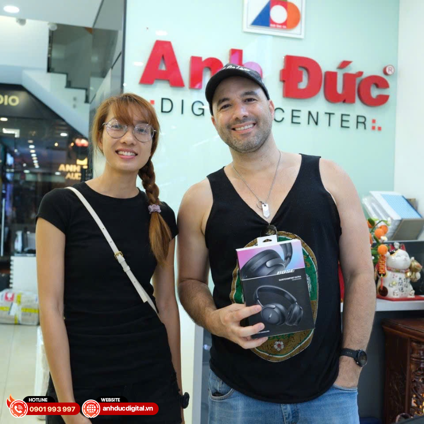 khách hàng mua tai nghe chống ồn Bose (2)