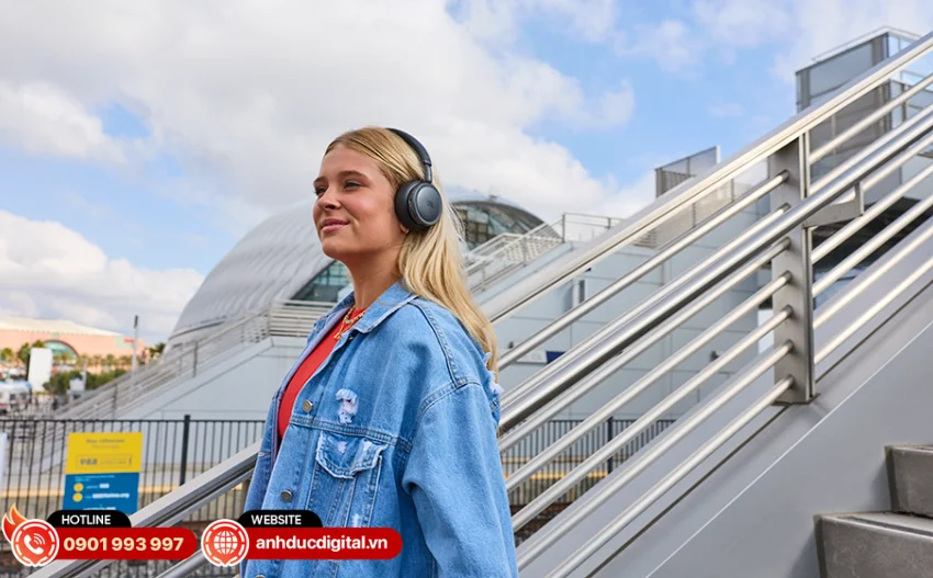 Tai nghe JBL Live 680NC sở hữu driver Dynamic 40mm c&ugrave;ng c&ocirc;ng nghệ JBL Signature Sound