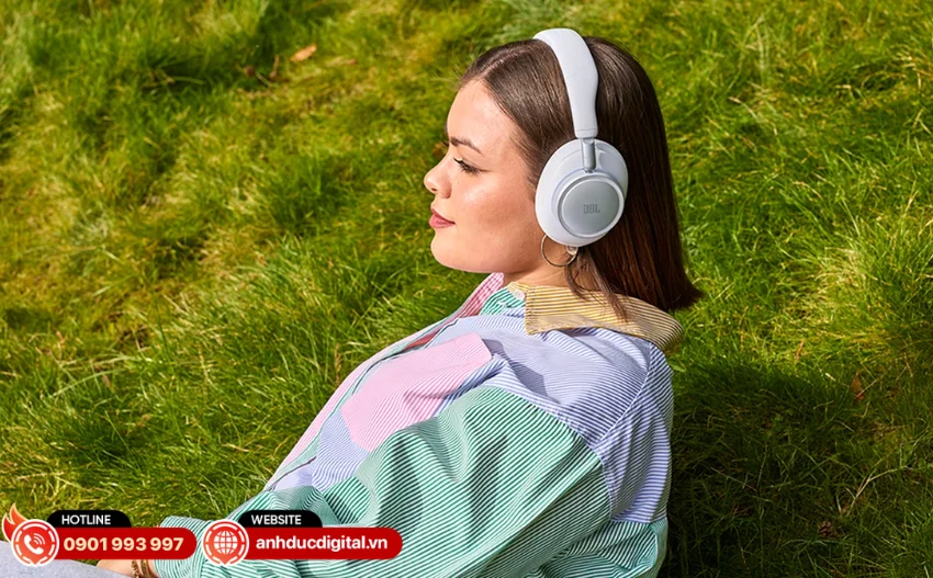 Tai nghe JBL Live 780NC trang bị driver Dynamic 40 mm kết hợp c&ocirc;ng nghệ JBL Signature Sound