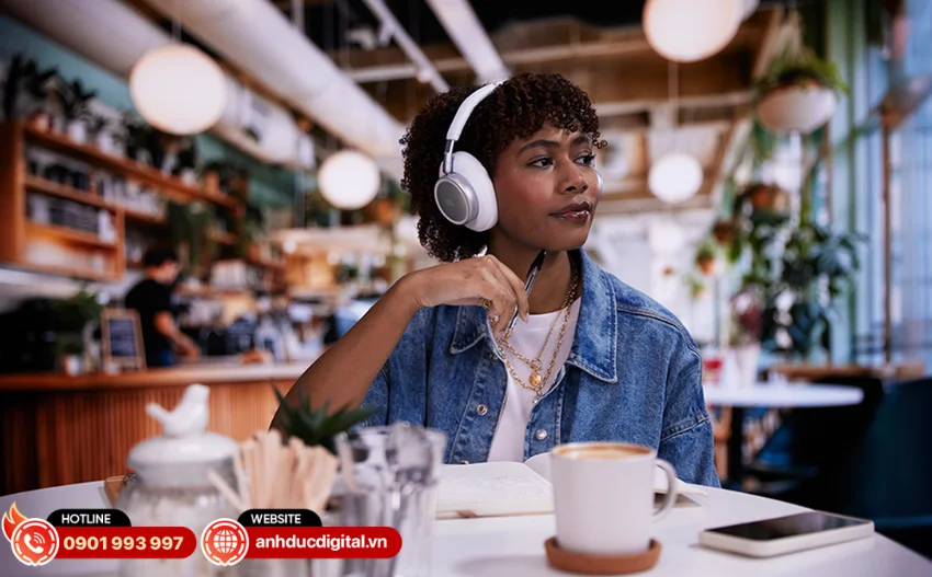 Live 780NC t&iacute;ch hợp True Adaptive Noise Cancelling 2.0 với hệ thống 6 micro chống ồn