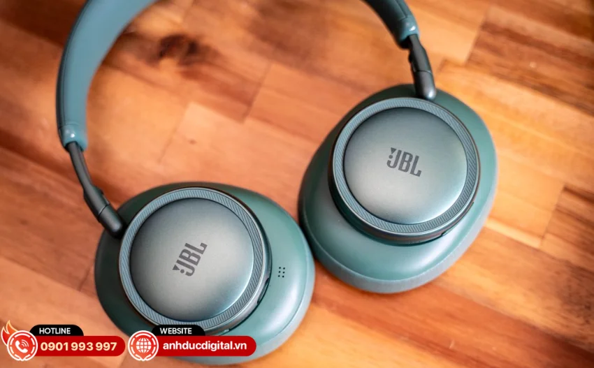 Tai nghe JBL Live 780NC sở hữu thiết kế over-ear với đệm tai mềm, gập gọn v&agrave; đeo thoải m&aacute;i