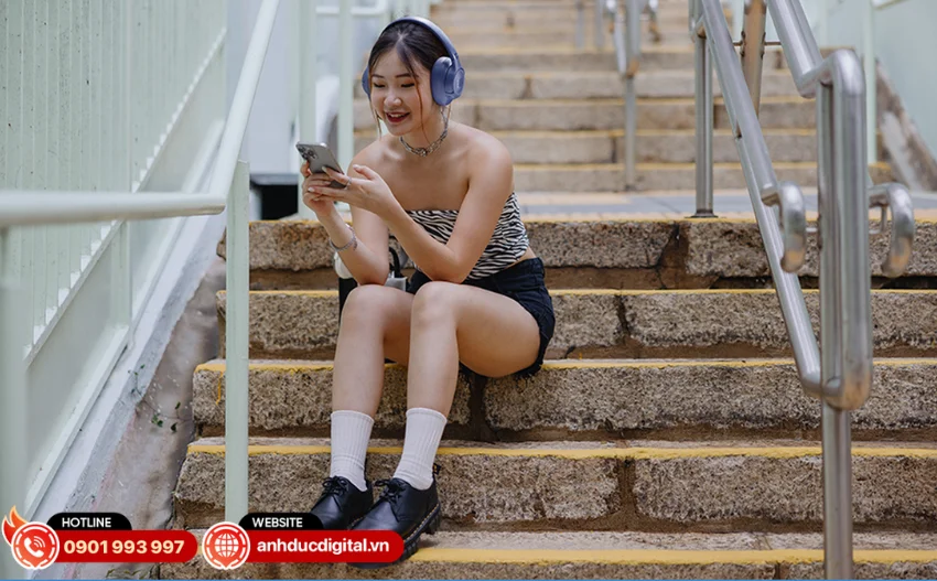 Tai nghe JBL Tune 730BT c&oacute; thể t&ugrave;y chỉnh &acirc;m thanh c&aacute; nh&acirc;n với ứng dụng JBL Headphones