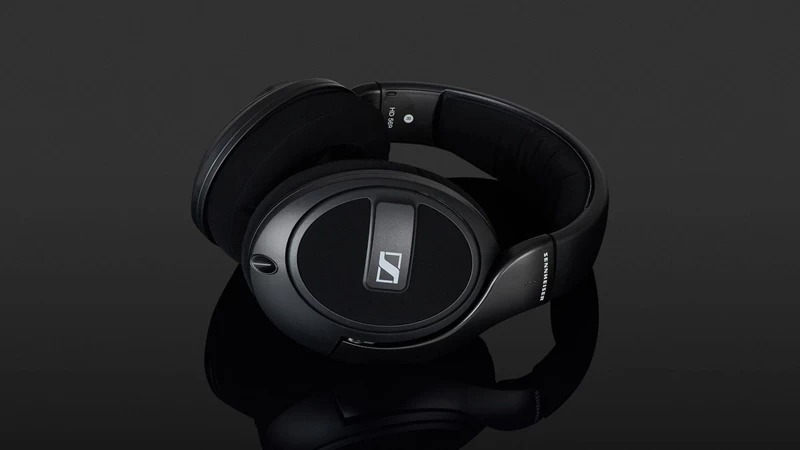 Thiết kế closed-back chống ồn