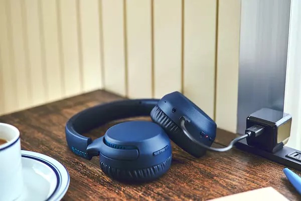 Sony WH-XB700 10