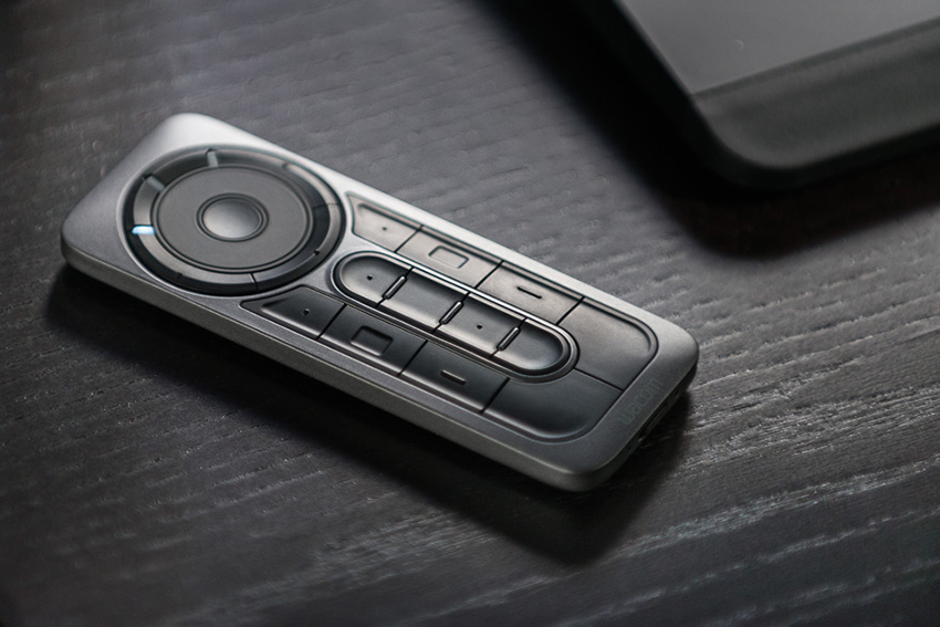 Wacom Cintiq 27QHD Touch 09