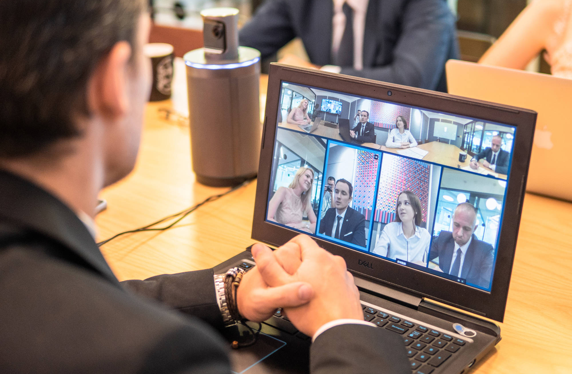 Tương thích với nhiều nền tảng họp trực tuyến