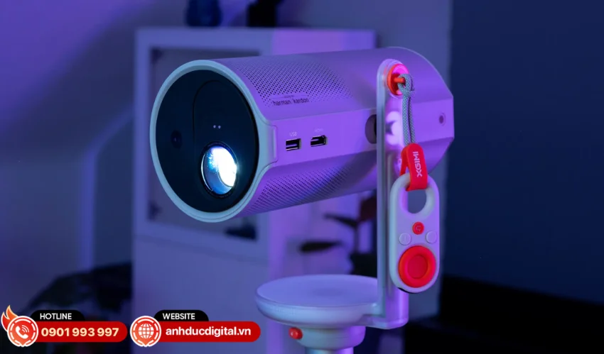 XGIMI MoGo 4 sở hữu thiết kế nhỏ gọn với kiểu dáng hiện đại. xoay 360° linh hoạt
