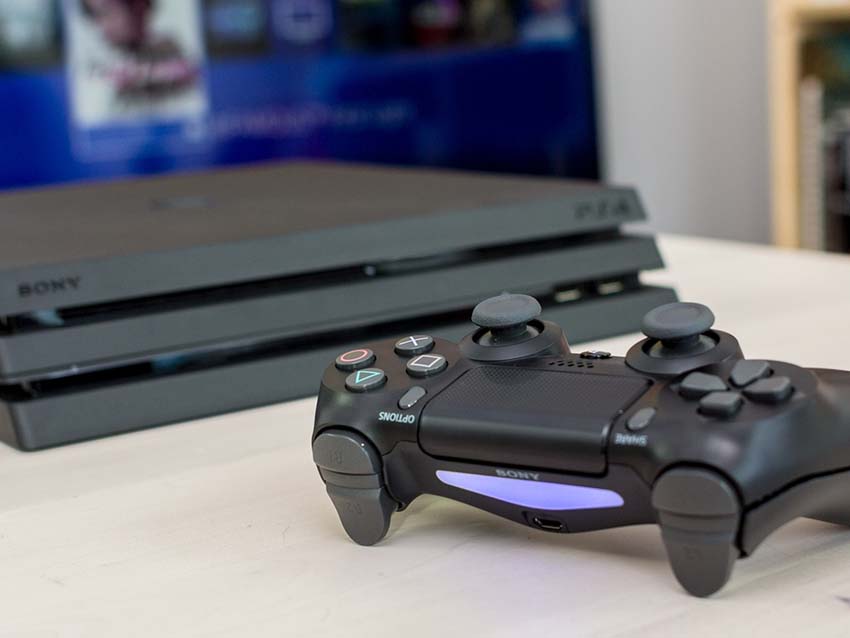 PlayStation 4 Pro CUH-7218B OM 11