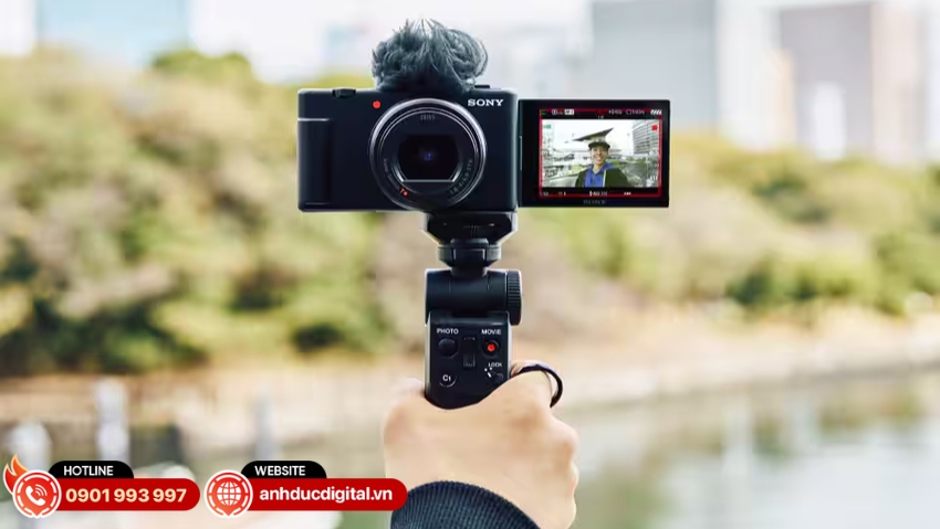 Máy ảnh Compact nhỏ gọn, dễ sử dụng, phù hợp chụp du lịch và ghi lại khoảnh khắc hằng ngày