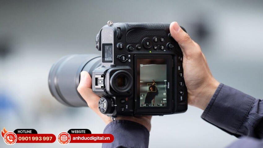 Thiết kế hiện đại, công nghệ xử lý hình ảnh tiên tiến giúp máy ảnh kỹ thuật số ghi lại khoảnh khắc rõ nét trong mọi điều kiện ánh sáng