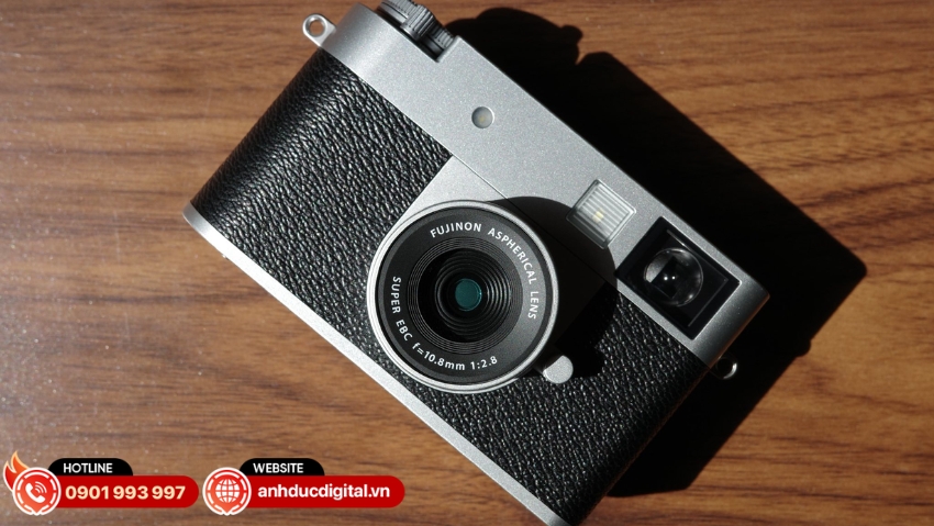 Máy ảnh kỹ thuật số Fujifilm nổi bật với màu phim đặc trưng, thiết kế cổ điển và chất lượng hình ảnh ấn tượng