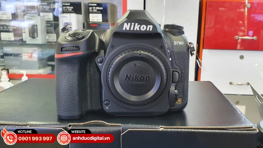 Máy ảnh DSLR nổi bật với khả năng lấy nét ổn định, pin bền và hệ ống kính phong phú cho nhiều nhu cầu chụp ảnh