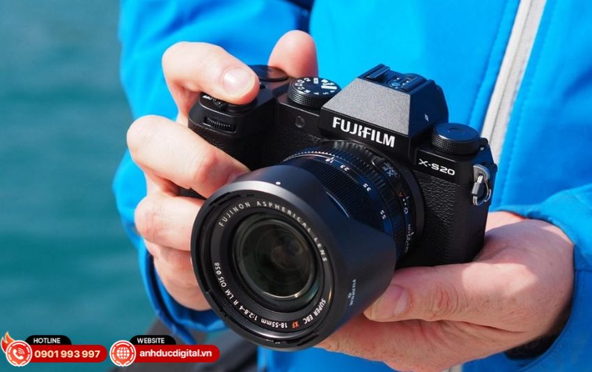 Máy ảnh Fujifilm Mirrorless thiết kế retro nhỏ gọn và màu film đặc trưng