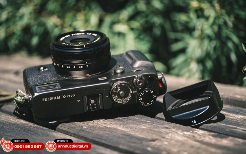 Thiết kế retro và thân máy nhỏ gọn của máy ảnh Fujifilm