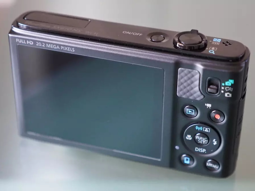 Canon SX610 HS được trang bị m&agrave;n h&igrave;nh LCD 3.0 inch