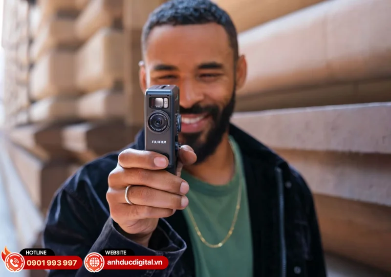 nstax Mini Evo Cinema c&ograve;n cho ph&eacute;p quay video ngắn tối đa 15 gi&acirc;y