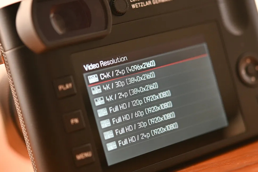 Leica Q2 hỗ trợ quay video chất lượng cao với DCI 4K24p, UHD 4K30p v&agrave; Full HD 120p