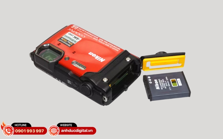 W300 sử dụng pin sạc lithium-ion EN-EL12 1050 mAh