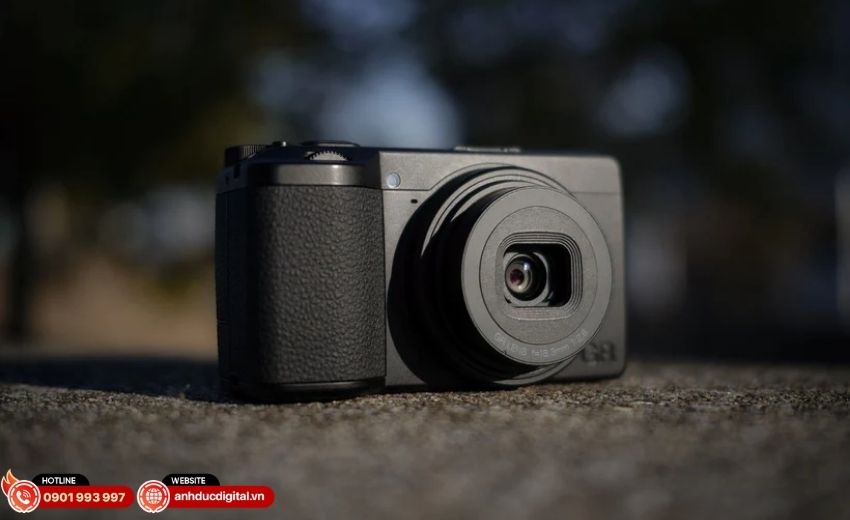 Ricoh GR IV Monochrome m&aacute;y ảnh đen trắng APS-C