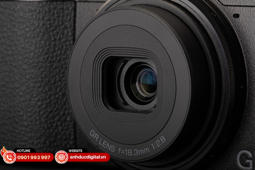 Máy ảnh Ricoh GR IV được trang bị ống kính tích hợp