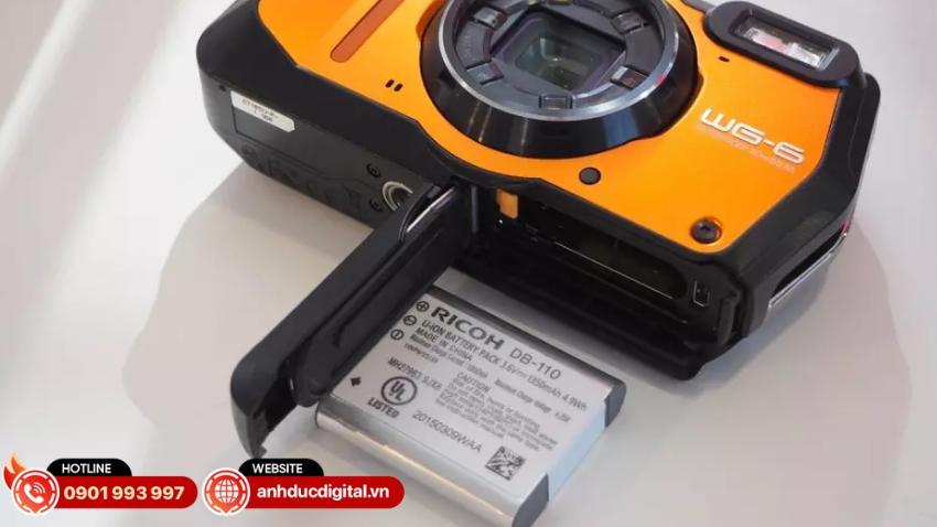 Máy ảnh Ricoh WG-6 sử dụng pin sạc DB-110 dung lượng 1350mAh