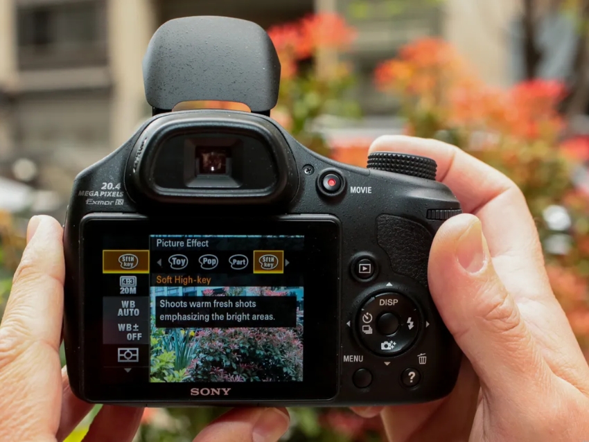 Sony Cyber-shot DSC-H300 được trang bị nhiều chế độ chụp và tính năng thông minh