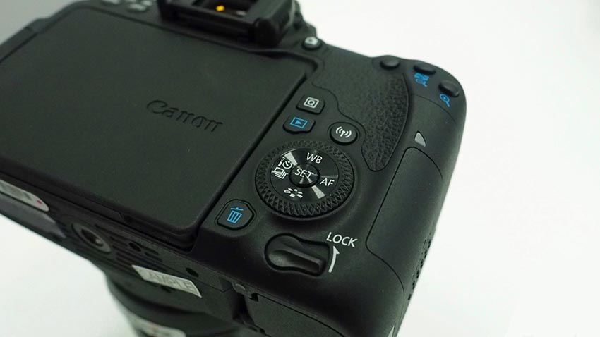 Canon EOS 77D 10