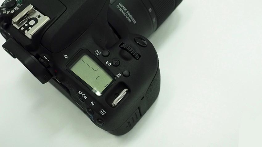 Canon EOS 77D 12