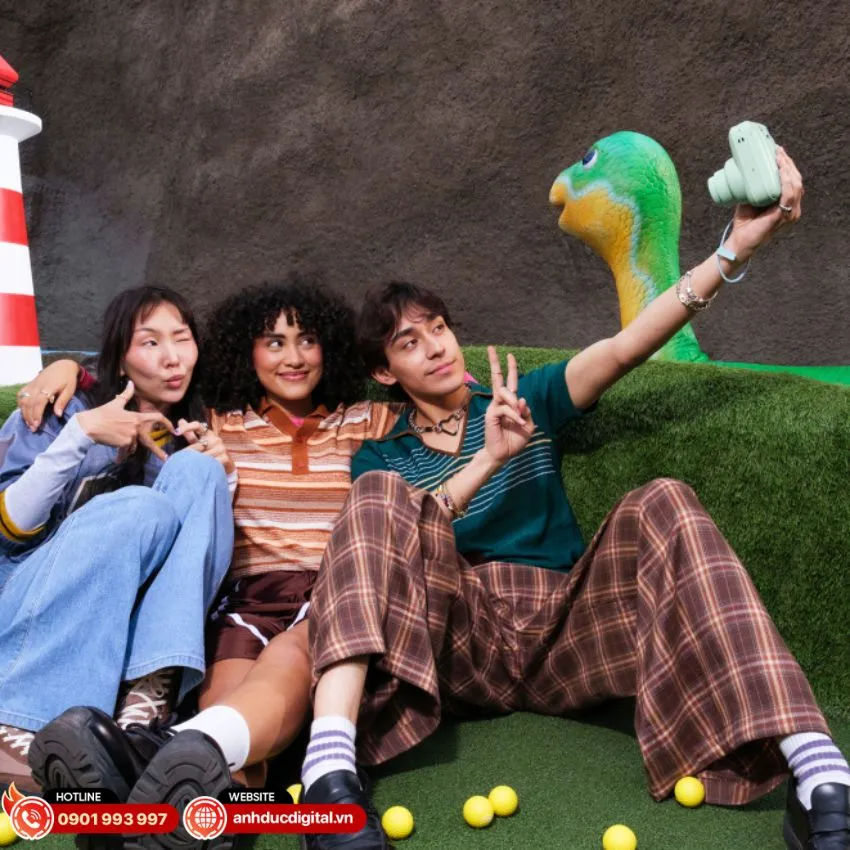 V&ograve;ng xoay ống k&iacute;nh Twist-and-Shoot tr&ecirc;n Instax Mini 13