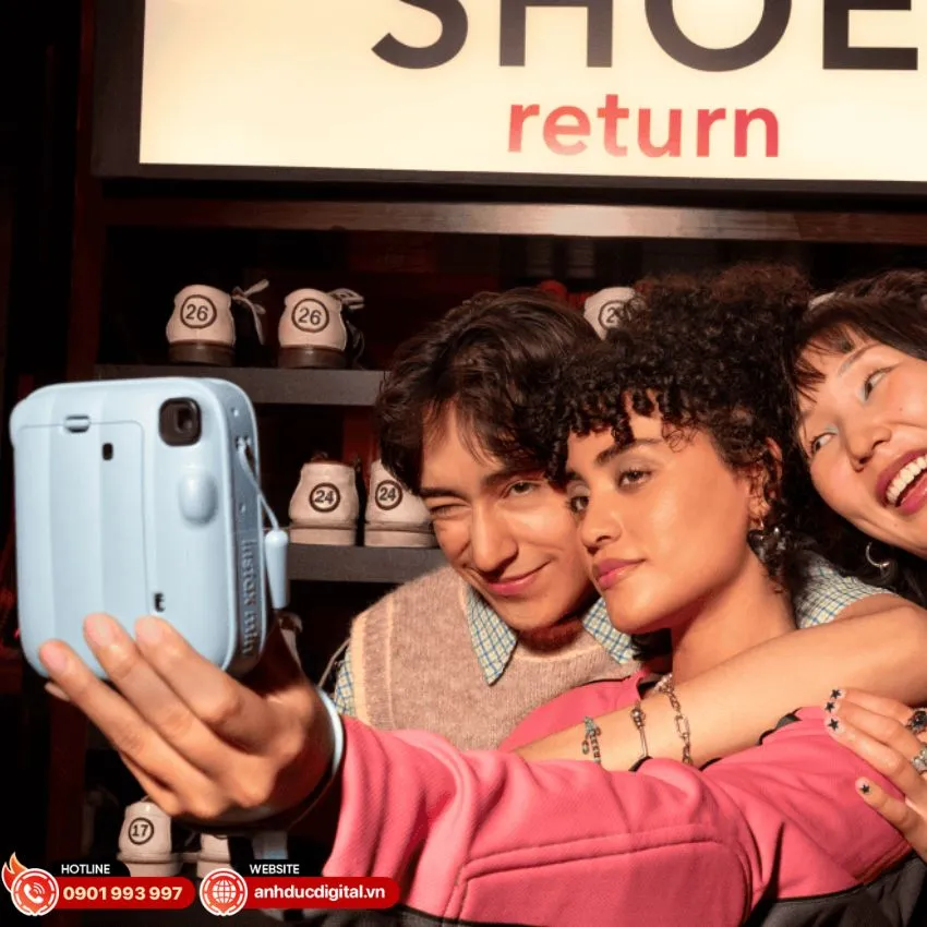 Khay lắp 2 pin AA b&ecirc;n h&ocirc;ng Instax Mini 13