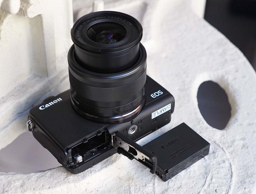 Canon EOS M100 9